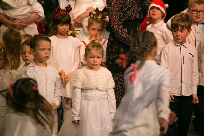 Akademia "Maxima" i Przedszkole "Kajtuś": jasełka pt....