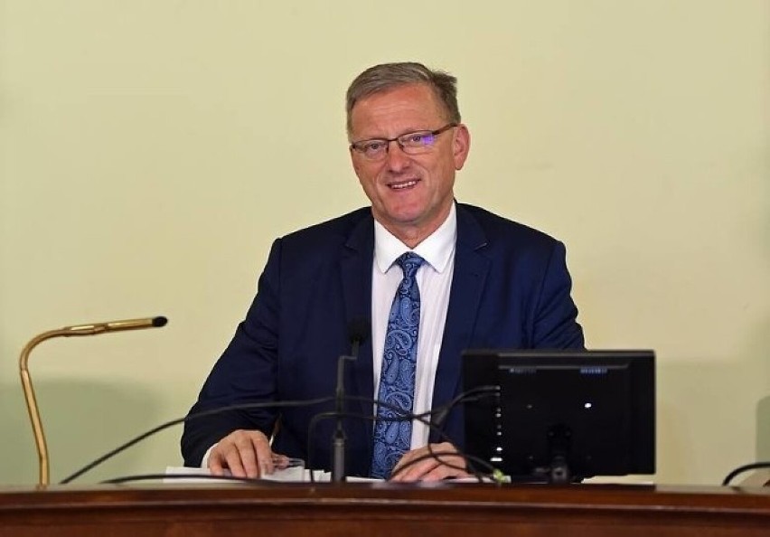 Nowy Sącz. Radny Artur Czernecki od dwóch lat czeka na rozpatrzenie wniosku o przyznanie abonamentu na darmowe parkowanie
