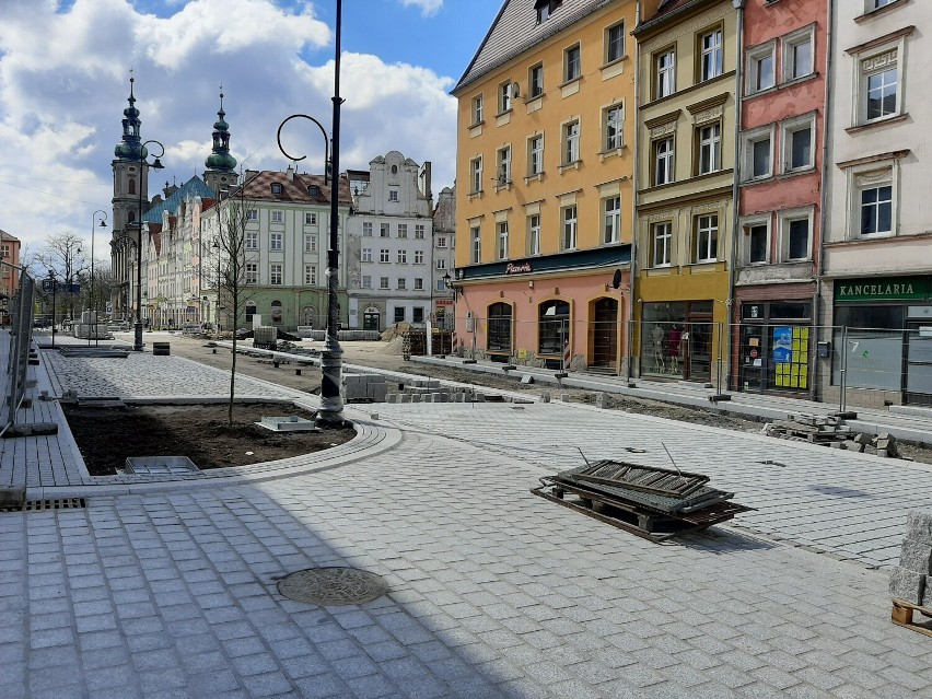 Trwa remont części rynku w Nysie. Sprawdziliśmy postępy prac [ZDJĘCIA]