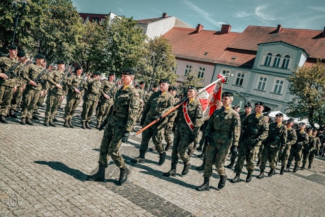 Uroczystość miała podniosły charakter. Ceremoniał uświetniła   kompania honorowa wystawiona przez batalion dowodzenia