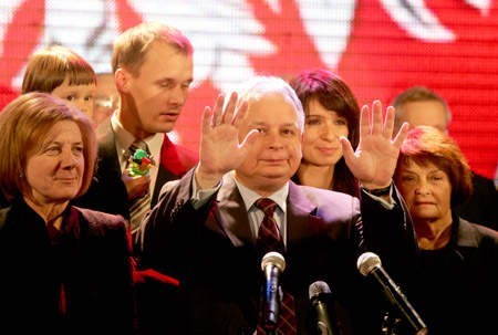 Za najważniejsze wydarzenie zeszłego roku Polacy uznali... wybory. Według CBOS-u połączyli w jedno wybory prezydenckie i parlamentarne z końca 2005 roku z samorządowymi z jesieni 2006 roku. Na zdjęciu: Lech Kaczyński tuż po ogłoszeniu wstępnych wyników wyborów prezydenckich.