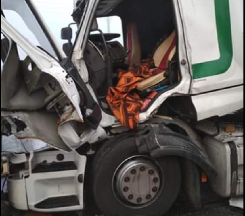 Wypadek w Koziegłowach. Zderzenie dwóch ciężarówek na DK 1. Trasa na Katowice zablokowana