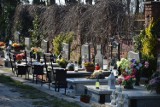 W święta możesz odwiedzić groby bliskich, ale z zachowaniem środków bezpieczeństwa. Tylko Żary zamknęły swój cmentarz