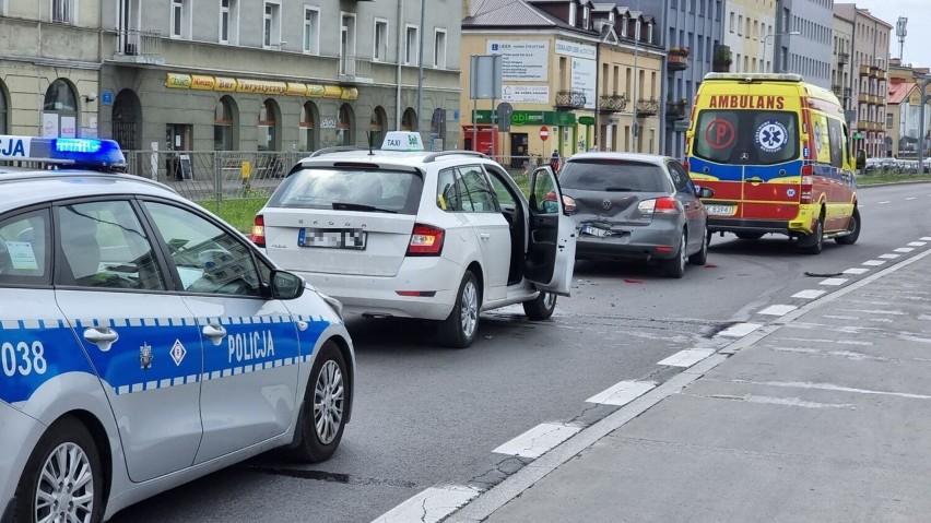 Wypadek samochodów na ulicy Żelaznej w Kielcach