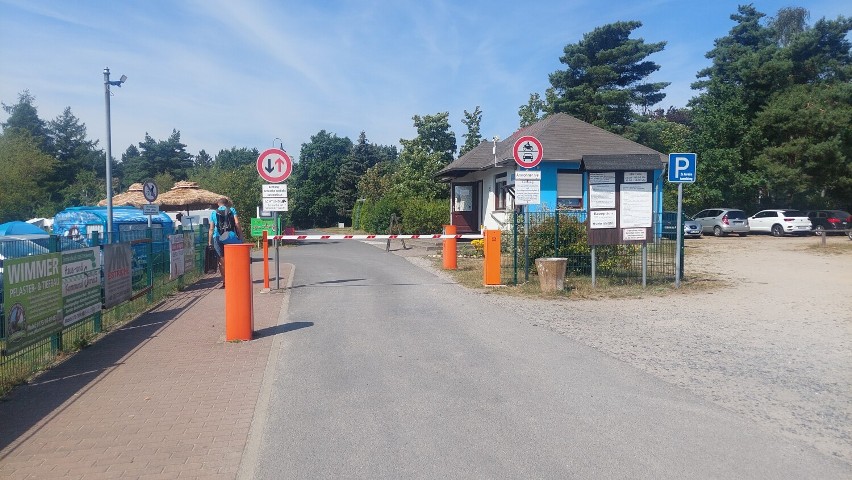 Na jeziorze Halbendorf znajduje się duży aquapark ze...