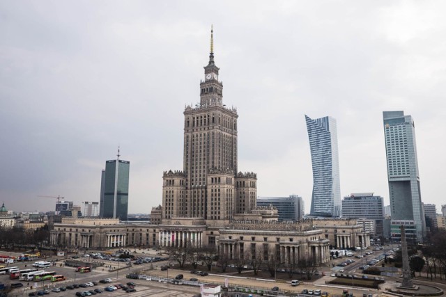 Sposób na ograniczenie korków? Mniej miejsc parkingowych, biurowców i zakaz wjazdu do centrum