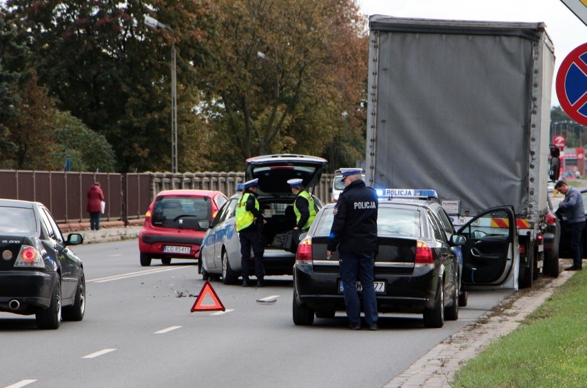 Na ul. Chełmińskiej w Grudziądzu doszło do kolizji trzech...