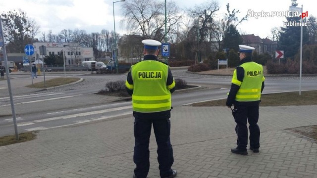 Policjanci zweryfikowali wersję wydarzeń przedstawioną przez kierowcę daewoo. Okazała się nieprawdziwa.