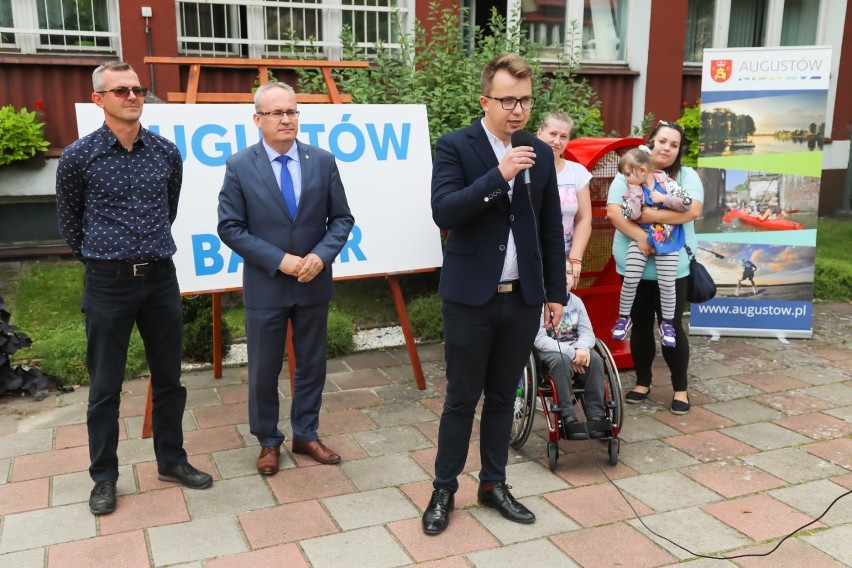 Augustów bez barier. Chcesz wesprzeć niepełnosprawnych, wrzucaj nakrętki [Zdjęcia]