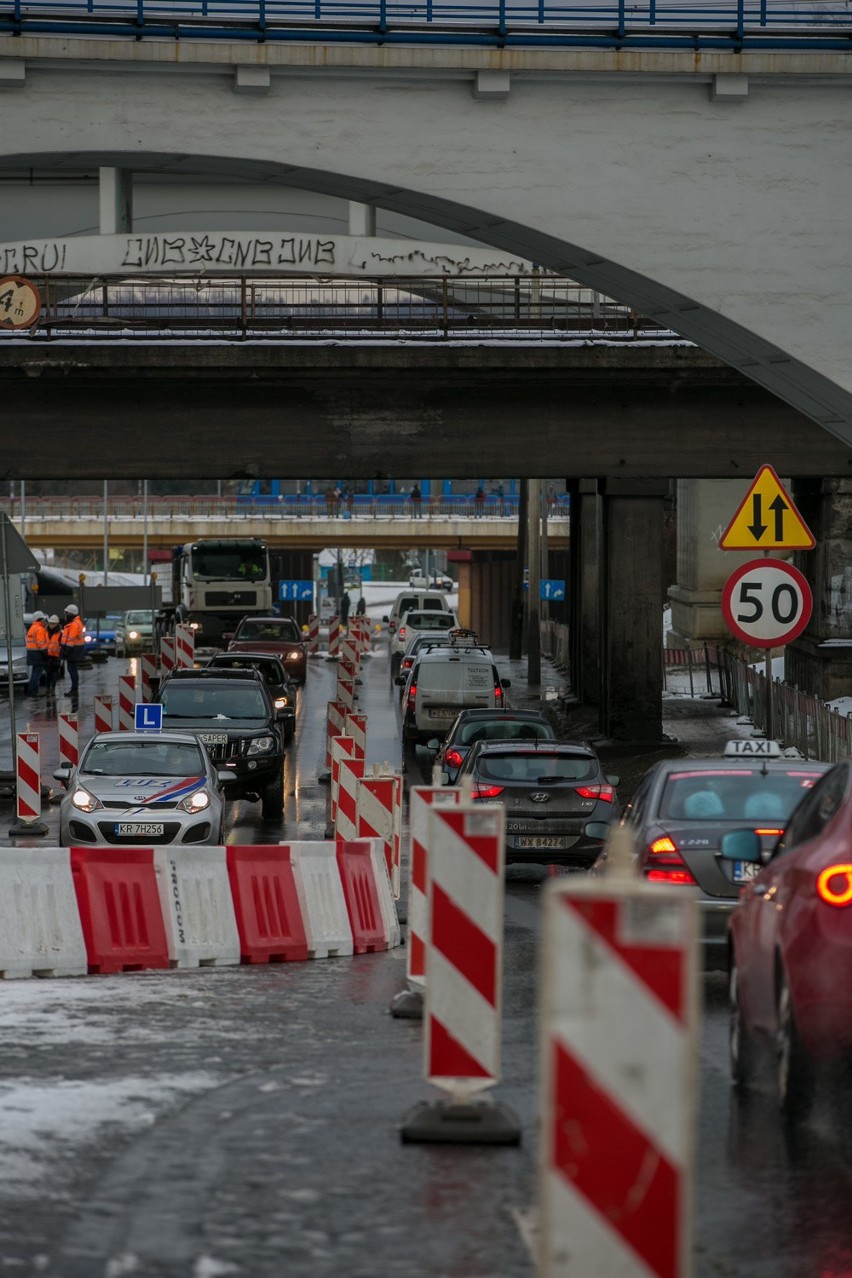 Przebudowa linii kolejowej Kraków Katowice. Ogromne korki w Bronowicach [ZDJĘCIA]