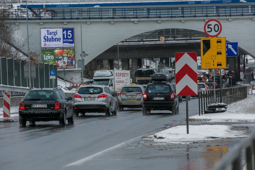 Przebudowa linii kolejowej Kraków Katowice. Ogromne korki w Bronowicach [ZDJĘCIA]