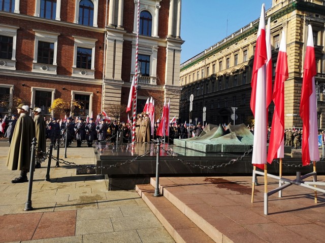 Uroczystości Narodowego święta Niepodległości na placu Matejki przy Grobie Nieznanego Żołnierza