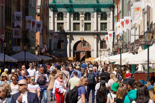 Temperatura w końcu przekroczyła 20 st. C, na niebie przez cały dzień ani chmurki. Tłumy opanowały głównomiejskie ulice w Gdańsku.