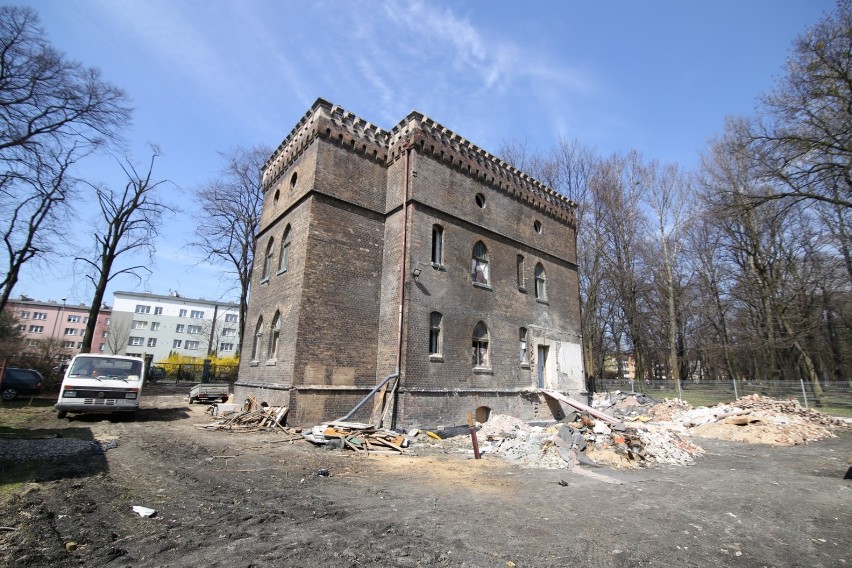 Dom ogrodnika Siemianowice: MMJ remontuje zabytkowy dom...