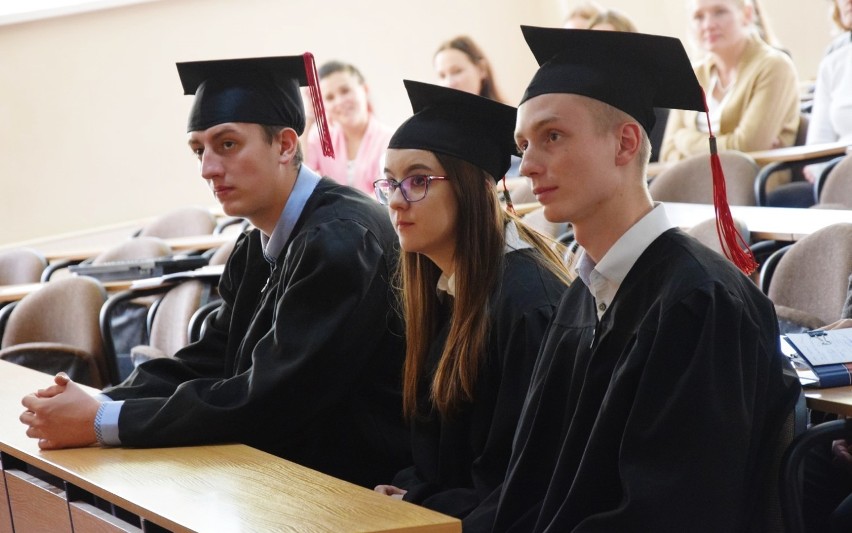 Blisko 300 studentów zainaugurowało akademicki rok 2018/19 na wydziale AHE w Sieradzu (zdjęcia)