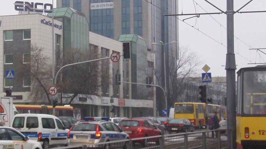Awaria sygnalizacji świetlnej na skrzyżowaniu ulic Rzymowskiego i Postępu (ZDJĘCIA)