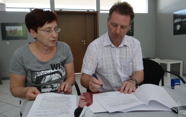 22 lipca podczas spotkania w Miejskim Domu Kultury w Radomsku podpisano kolejne porozumienie z Fundacją „Wyciągamy Dzieci z Bramy”