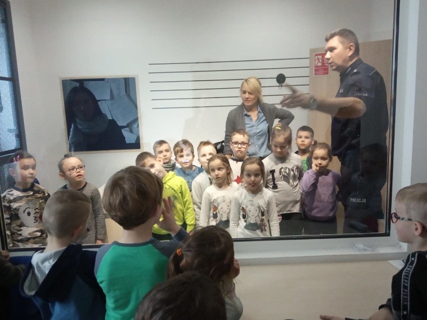 Wizyta przedszkolaków z Cybinki w krośnieńskiej komendzie...