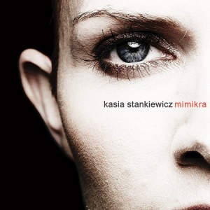 Kasia Stankiewicz na planie teledysku do pierwszego singla z płyty &amp;#8222;Mimikra&amp;#8221;, zatytułowanego &amp;#8222;4 ręce&amp;#8221;.