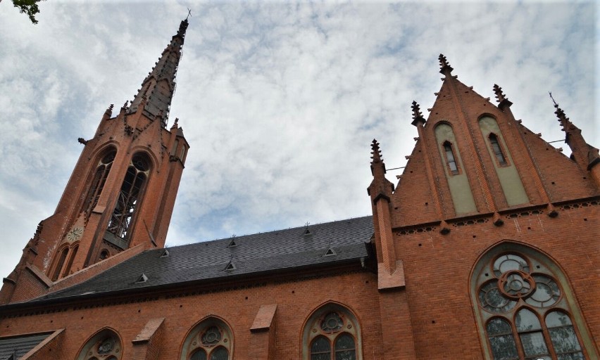 Kościół został wybudowany w latach 1900-1902 w stylu...
