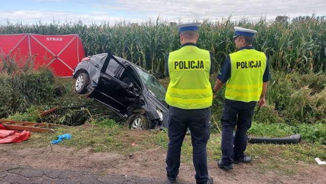 Do jednego z najtragiczniejszych wypadków doszło 1 września w miejscowości Kurzjama (gmina Grabów). 23-letni kierowca skody jadąc z Grabowa nie ustąpił pierwszeństwa przejazdu kierującej samochodem peugeot, która jechała w kierunku Kłodawy. 26-latka z obrażeniami ciała została przetransportowana lotniczym pogotowiem do jednego z łódzkich szpitali. W wypadku zginął 32-letni mężczyzna, który z nią podróżował.