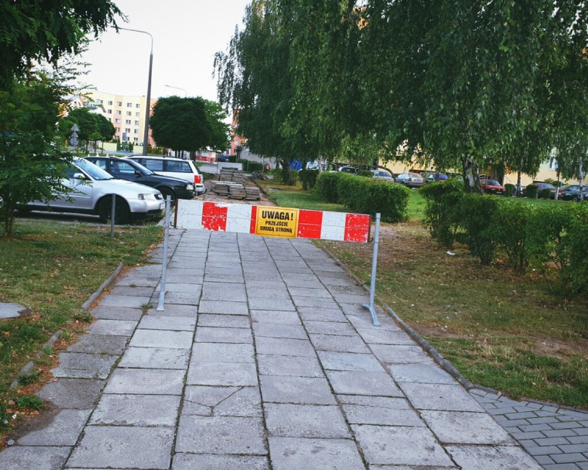 Ulica Paca w Suwałkach jest remontowana. Prace rozpoczęły się od chodnika [Zdjęcia]