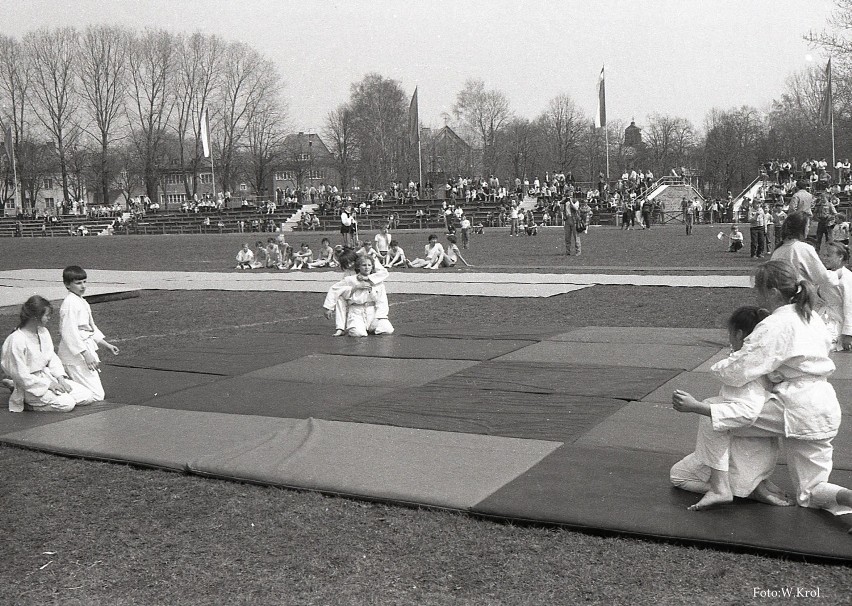 Pokaz judo na stadionie w Szczecinku, rok 1989