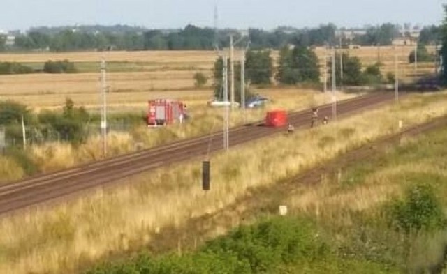 Policja zgłoszenie o śmiertelnym wypadku na torach pod Brzegiem otrzymała o godz. 17:50.