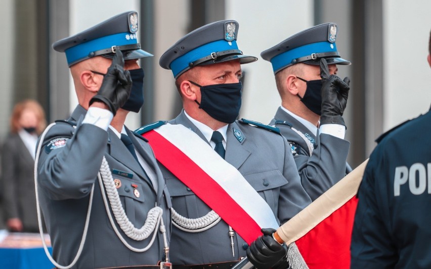 Małopolska ma 70 nowych policjantów. Właśnie złożyli ślubowanie [ZDJĘCIA]