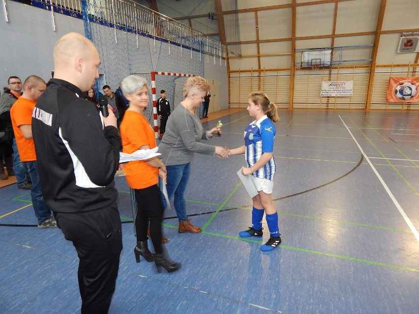 Młodzicy Herkulesa Kochanowice srebrnymi medalistami IX Ogólnopolskiego Turnieju Piłki Nożnej Halowej Zima Orlik Cup