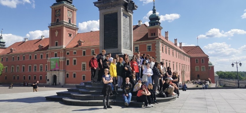 Malbork. Młodzież ZSP 3 zachwycona stolicą kraju. Byli na wycieczce w ramach projektu "Poznaj Polskę" 