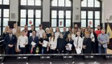 22 uczniów z Mysłowic otrzymało  stypendium w ramach „Mysłowickiego programu wspierania edukacji uzdolnionych dzieci i młodzieży”