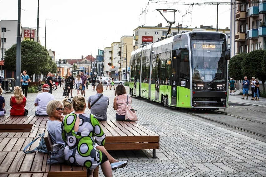 Tramwaje przez deptak jeżdżą od 2 lipca zeszłego roku