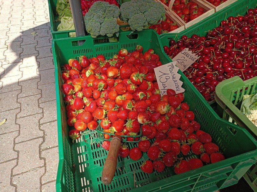 Ile kosztują truskawki w Katowicach? Ceny wyższe niż w ubiegłych latach. Na targowiska też dotarła inflacja? Sprawdź!