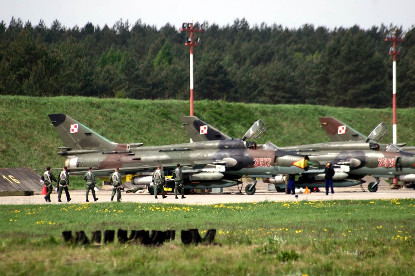 Mirosławiec. Ćwiczenia Kondor-12. MiGi i Su-22 ćwiczyły na lotnisku w Mirosławcu [ZDJĘCIA i WIDEO]