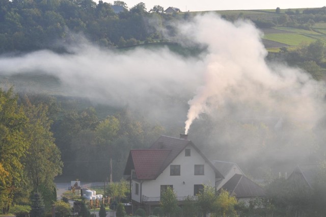 03.09.2018 stroza (gm dobra pow limanowski)
smog dym z komina  komin malopolskie malopolska
n/z:
fot: adam wojnar/polska press/gazeta krakowska