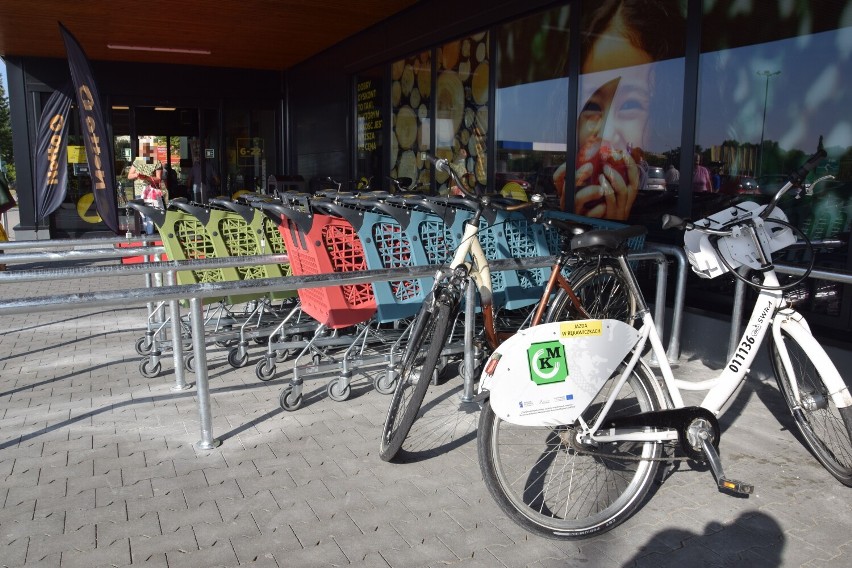 Nowy market w Szczecinku. Otwarcie sklepu przyciągnęło tłumy [zdjęcia]