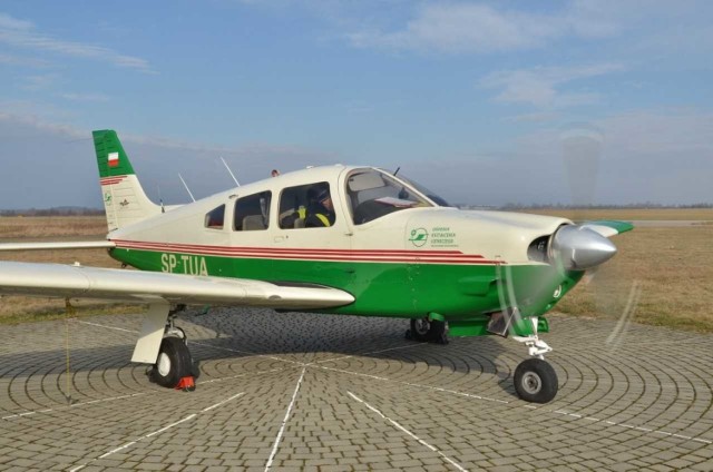 Samolot  „Piper” PA – 28 Arrow zakupiony dla kształcenia studentów pilotażu z dotacji na unowocześnienie bazy dydaktyczno-naukowej OKL, którą przekazał marszałek województwa.