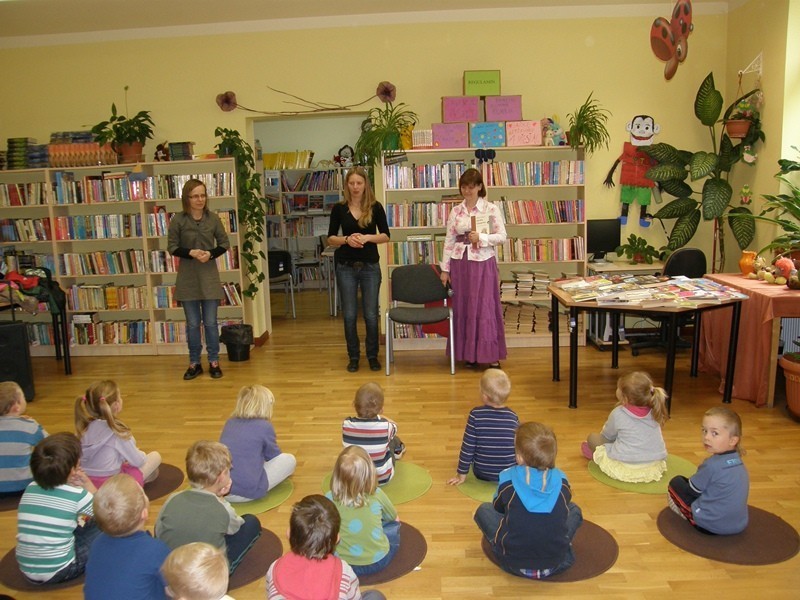 Miejska Biblioteka Publiczna w Chojnicach: Spotkanie przedszkolaków z Anną Czerwińską-Rydel [FOTO]