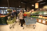 Handlowe niedziele w grudniu. Ile wydamy na święta? CENY produktów z łódzkich targowisk i marketów 