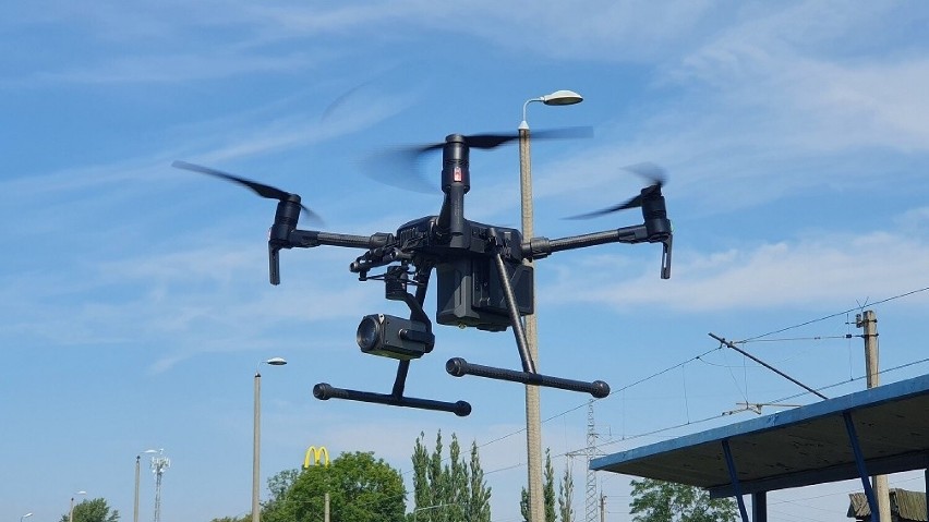 Akcja policji z użyciem drona w Andrychowie w pobliżu...