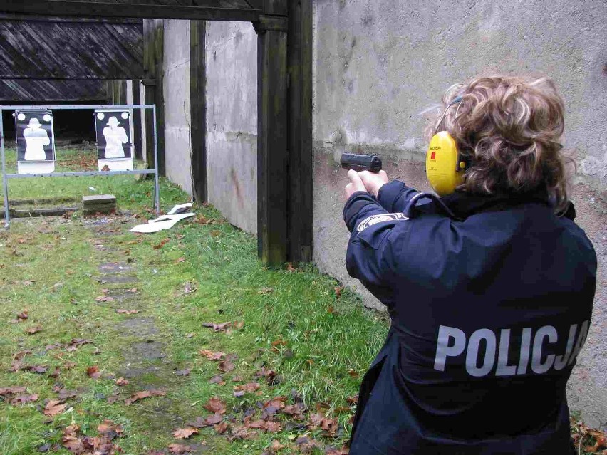 Lęborscy policjanci byli na szkoleniu strzeleckim