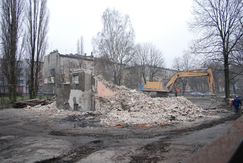 Sosnowiec: Trwa wyburzanie Komisariatu I Policji przy ulicy Piłsudskiego