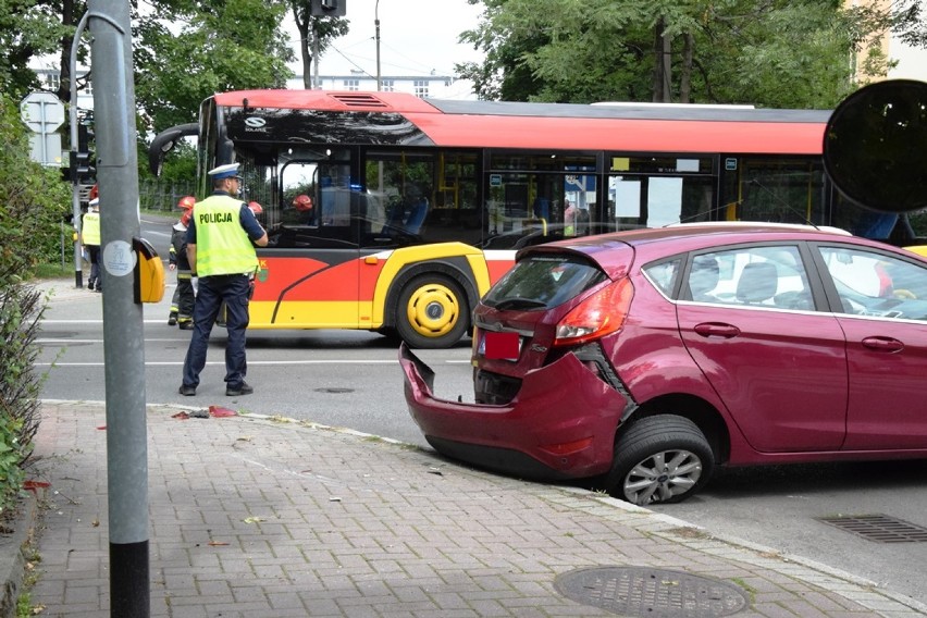 Wypadek z udziałem autobusu MZK w Bielsku-Białej [ZDJĘCIA]