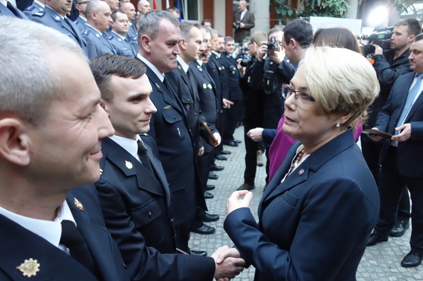 22 policjantów i 16 strażaków regionu łódzkiego otrzymało...