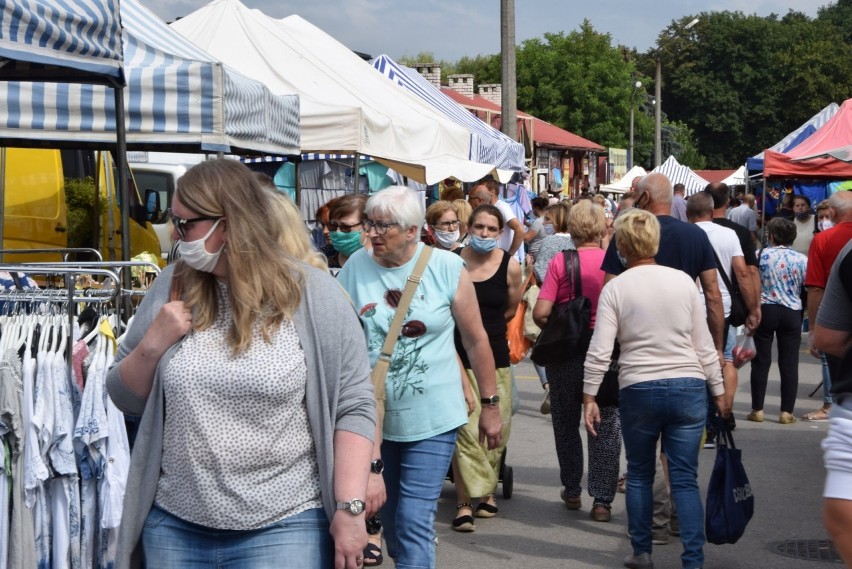 Popularność czwartkowego targowiska przy ulicy Głowackiego w...