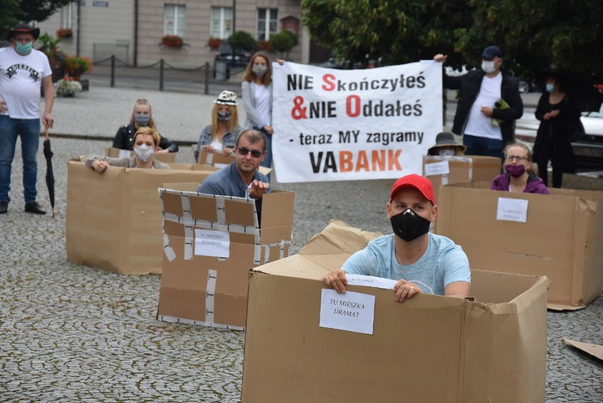 Osiedle Dębowe w Kaliszu. Zapłacili 9 milionów złotych i nadal czekają na mieszkania. ZDJĘCIA