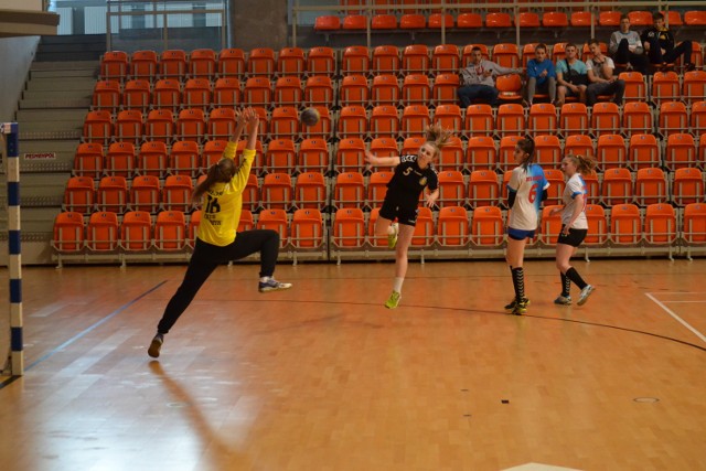 Półfinał mistrzostw Polski juniorek młodszych - zdjęcia z meczu MTS Kwidzyn-Korona Handball Kielce