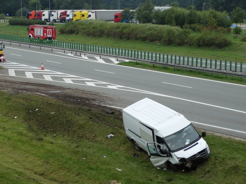 Wypadek busa na autostradzie A2