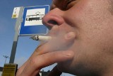 Zakaz palenia papierosów (wideo) - co na to restauratorzy i straż miejska?